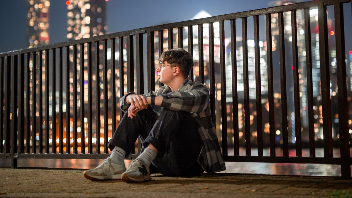 Single Review: Alex Hopkins – Life Keeps Going